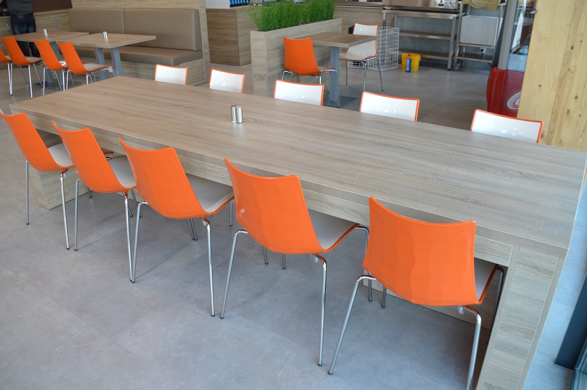 Velký stůl pro skupiny